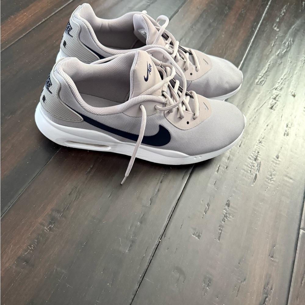 Nike Men’s Light Gray and White Sneakers